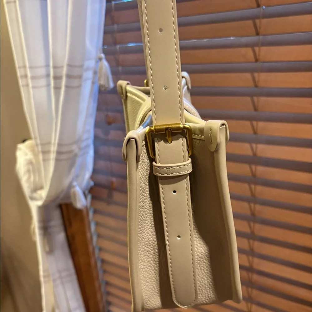 Antik Kraft Tan Crossbody Bag with Gold Detail - Picture 4 of 6